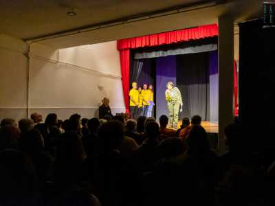 Gli attori ci invitano, la sera del 23 novembre, a un incontro delle �ImprOlimpiadi�: un format in cui due squadre si sfidano a suon di �improvvisate� con il pubblico che decreta alla fine il vincitore